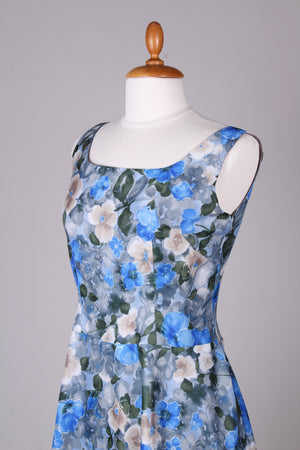 Blå blomstret sommerkjole. 1960. S-M