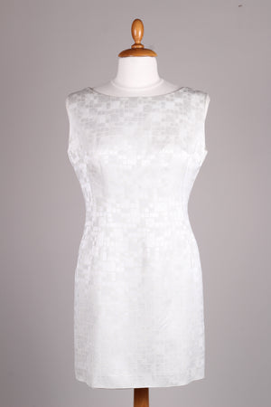 Hvid sølvbrokade cocktailkjole. 1960. M