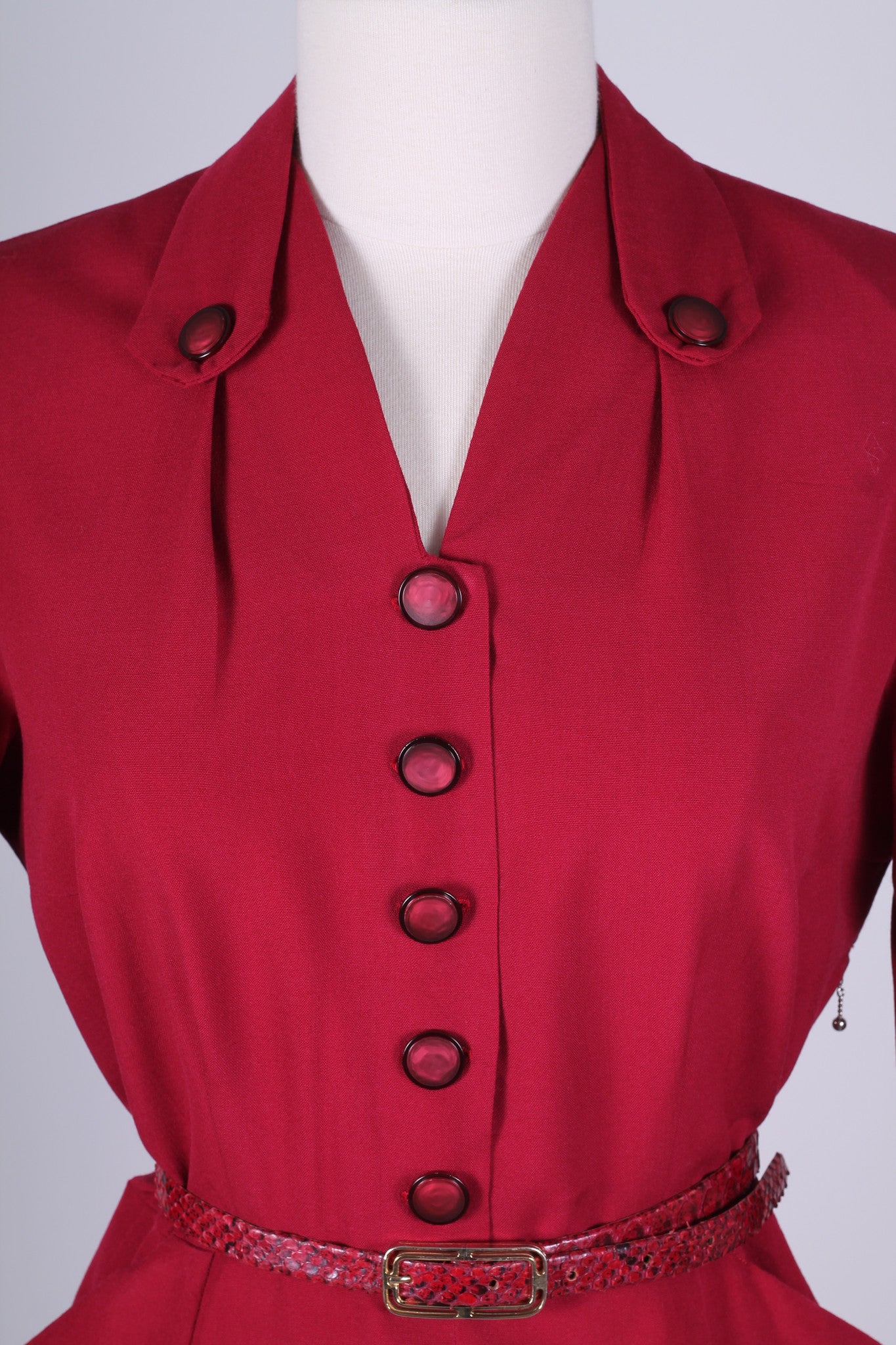 Solgt vintage tøj - Rød hverdagskjole 1940. M - Solgt - Vintage Divine - 5