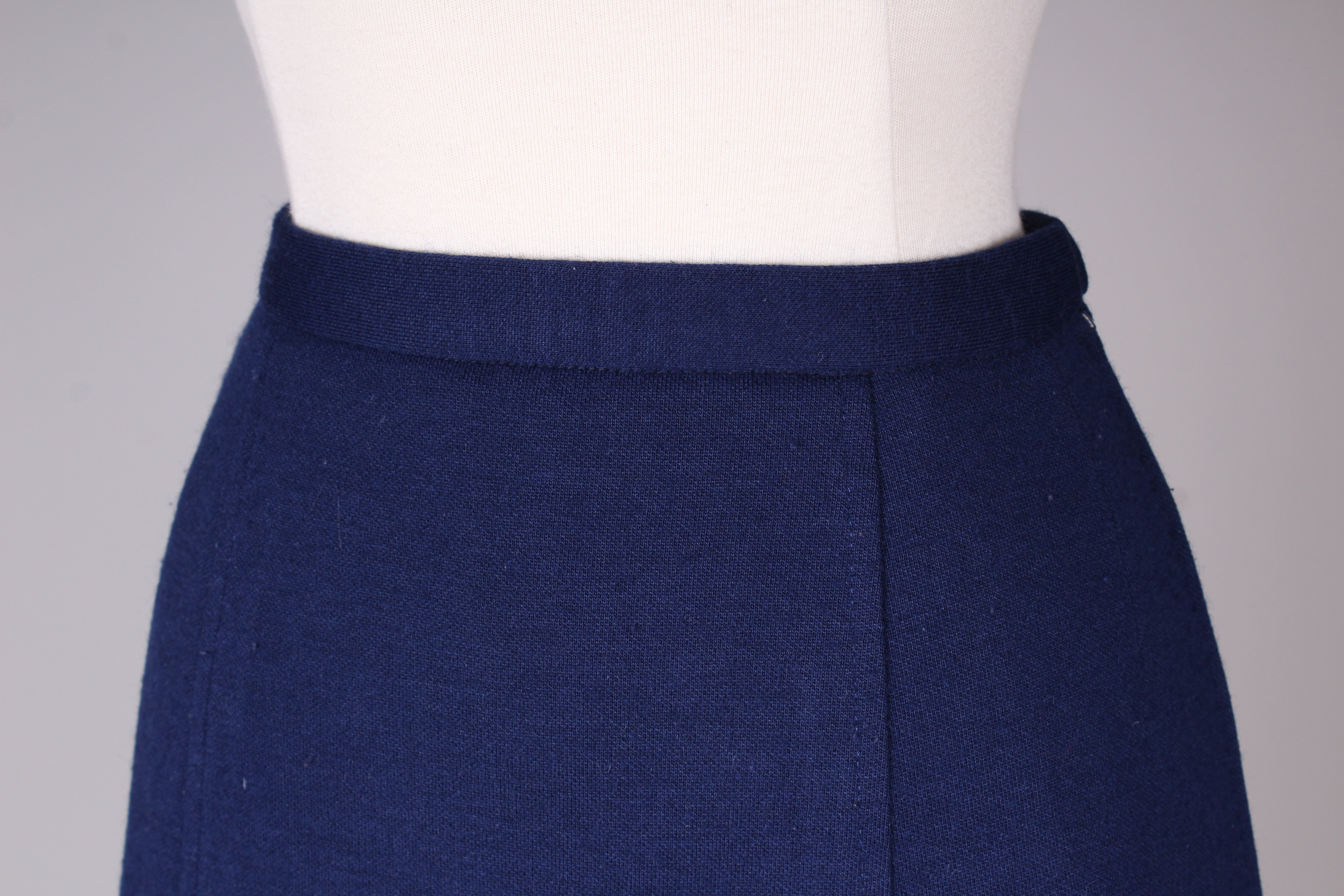 Marineblå, kort nederdel, skræddersyet. 1960. Xs