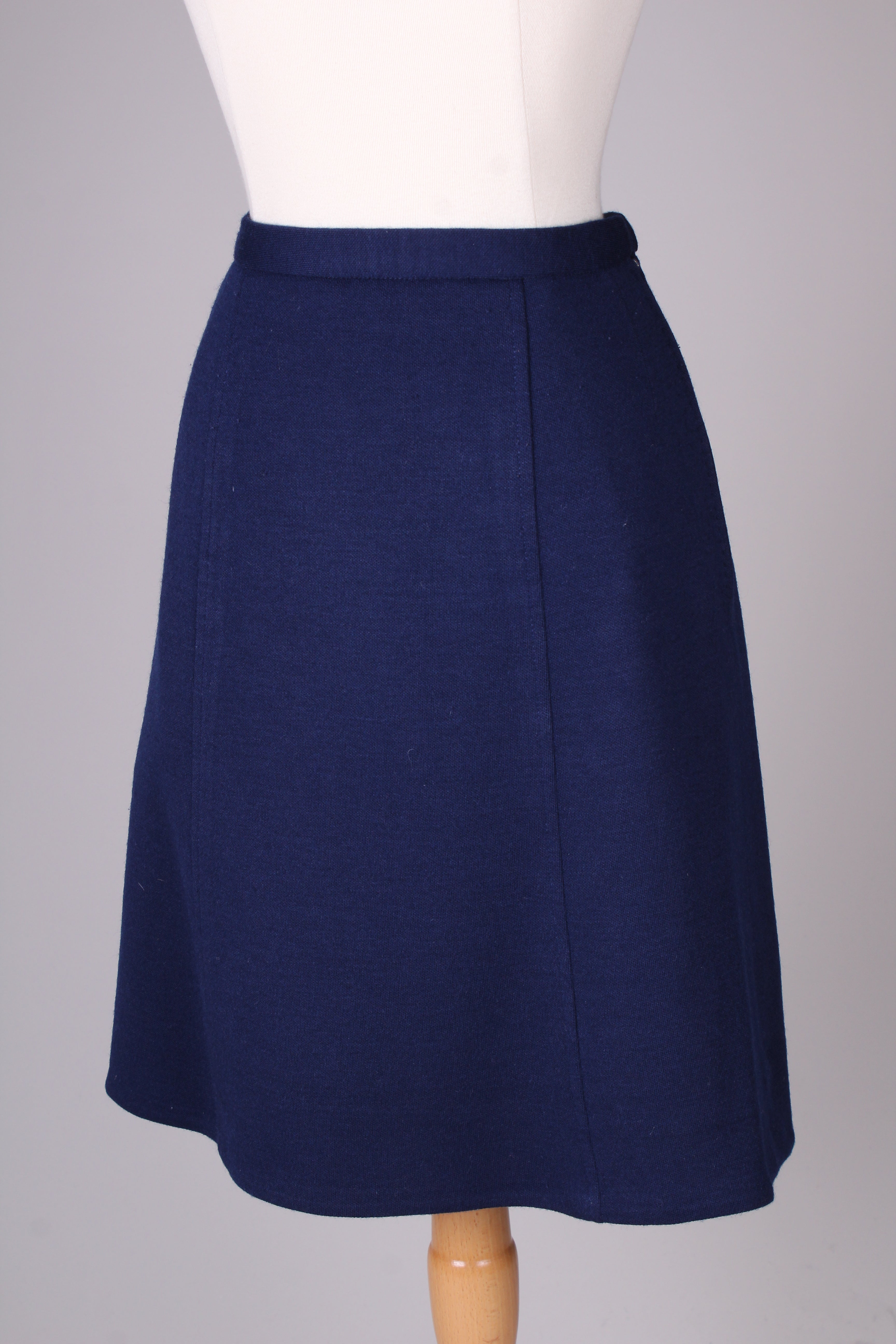 Marineblå, kort nederdel, skræddersyet. 1960. Xs