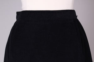 Sort nederdel, riflet fløjl, 1960. Xs