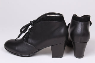 1940er ankelstøvle med fine detaljer i ruskind - Sort - Lillie