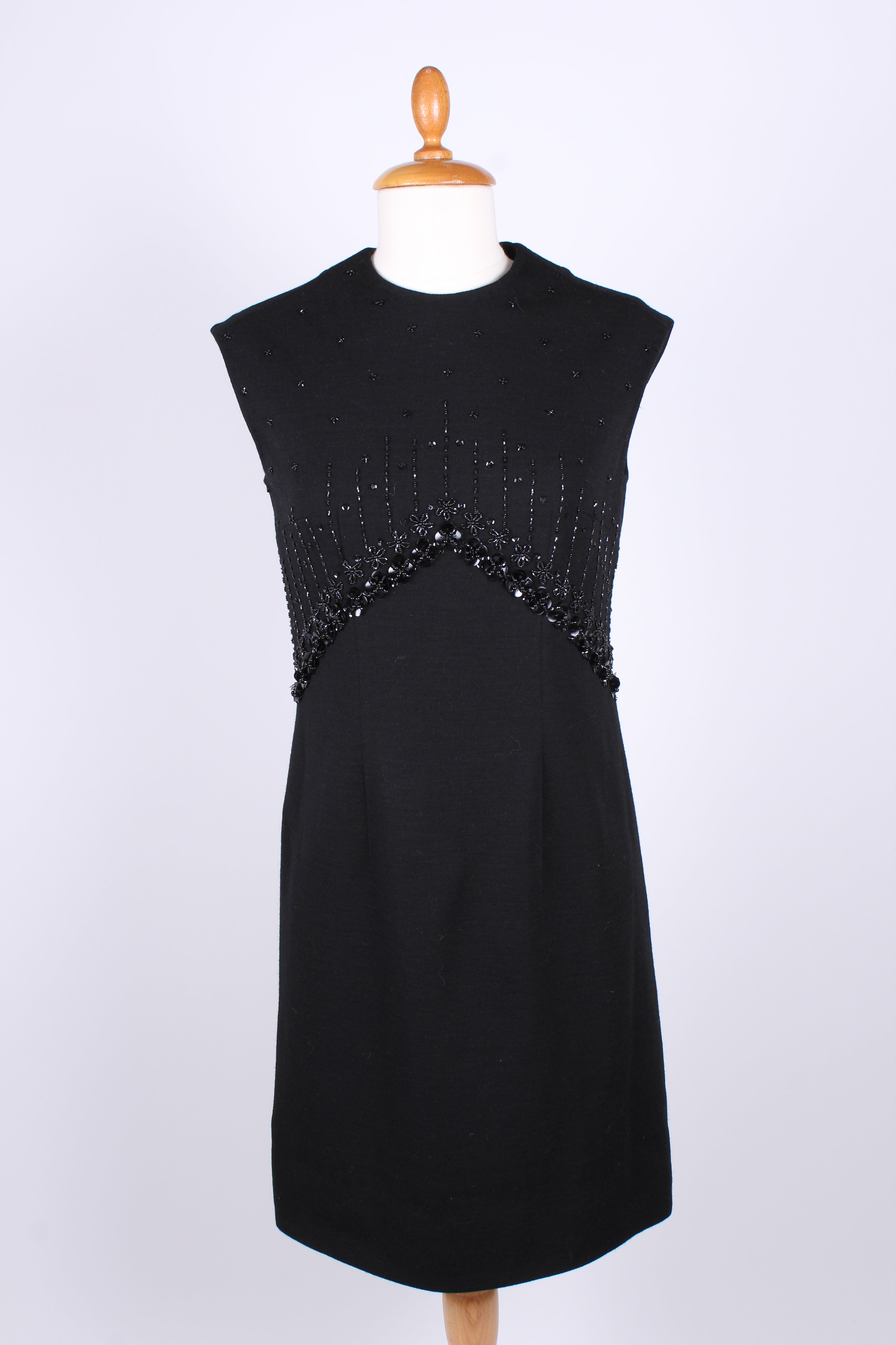 Sort uldjersey kjole med palietter. 1960. S