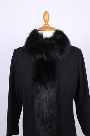 Sort frakke med pels. 1960. S