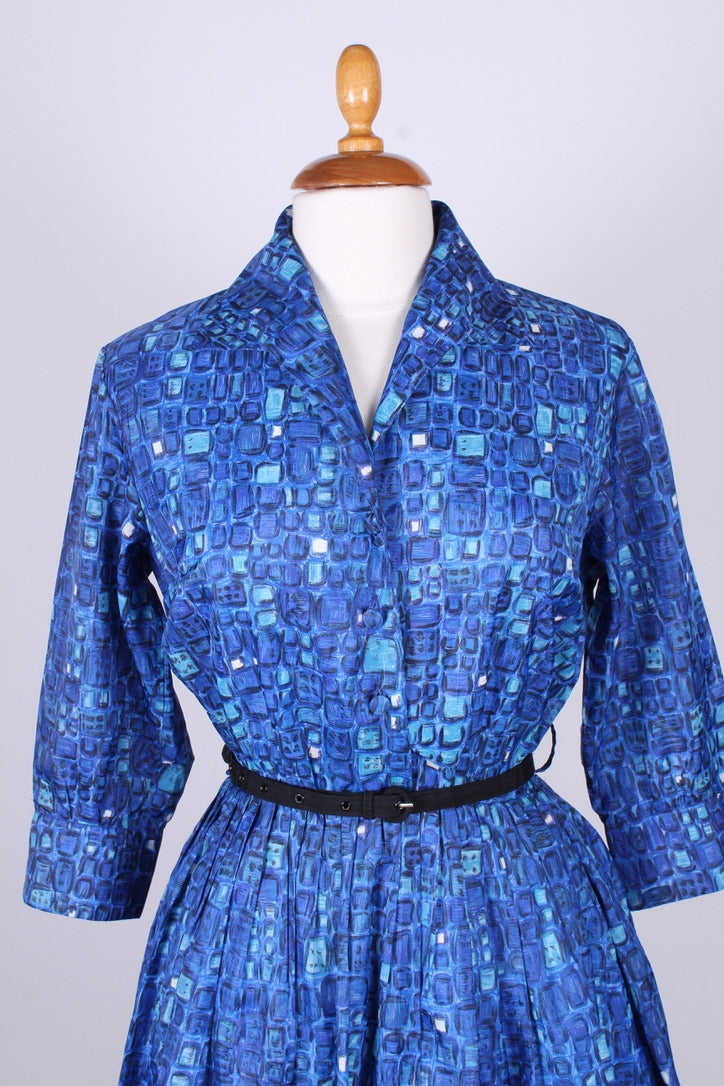 Blå mønstret kjole. 1960.