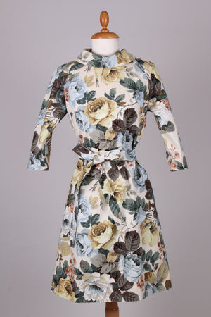 Blomstret hjemmesyet kjole. 1960. S