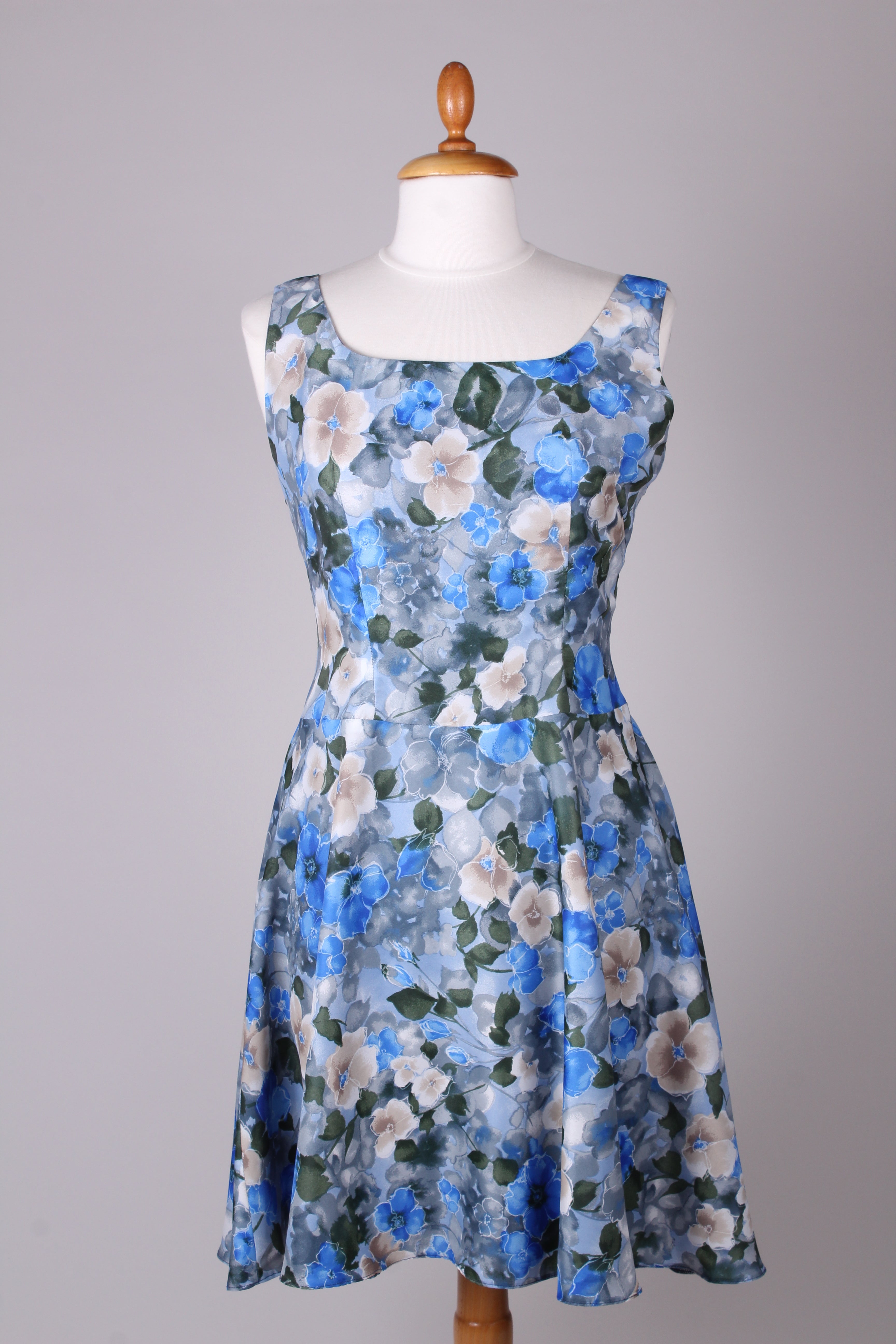 Blå blomstret sommerkjole. 1960. S-M