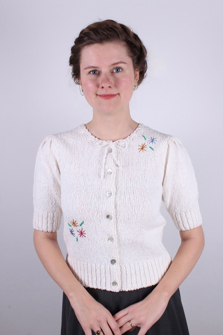 1930'er / 1940'er style bouclé cardigan med broderi - råhvid. Sarah