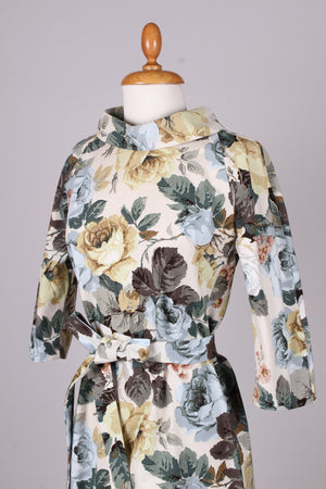 Blomstret hjemmesyet kjole. 1960. S