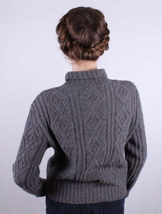 1940'er inspireret strikbluse med rullekrave – mørkegrå - Inger