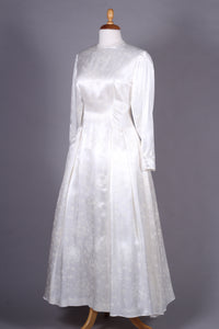 Brudekjole, silkesatin. 1950'erne. S
