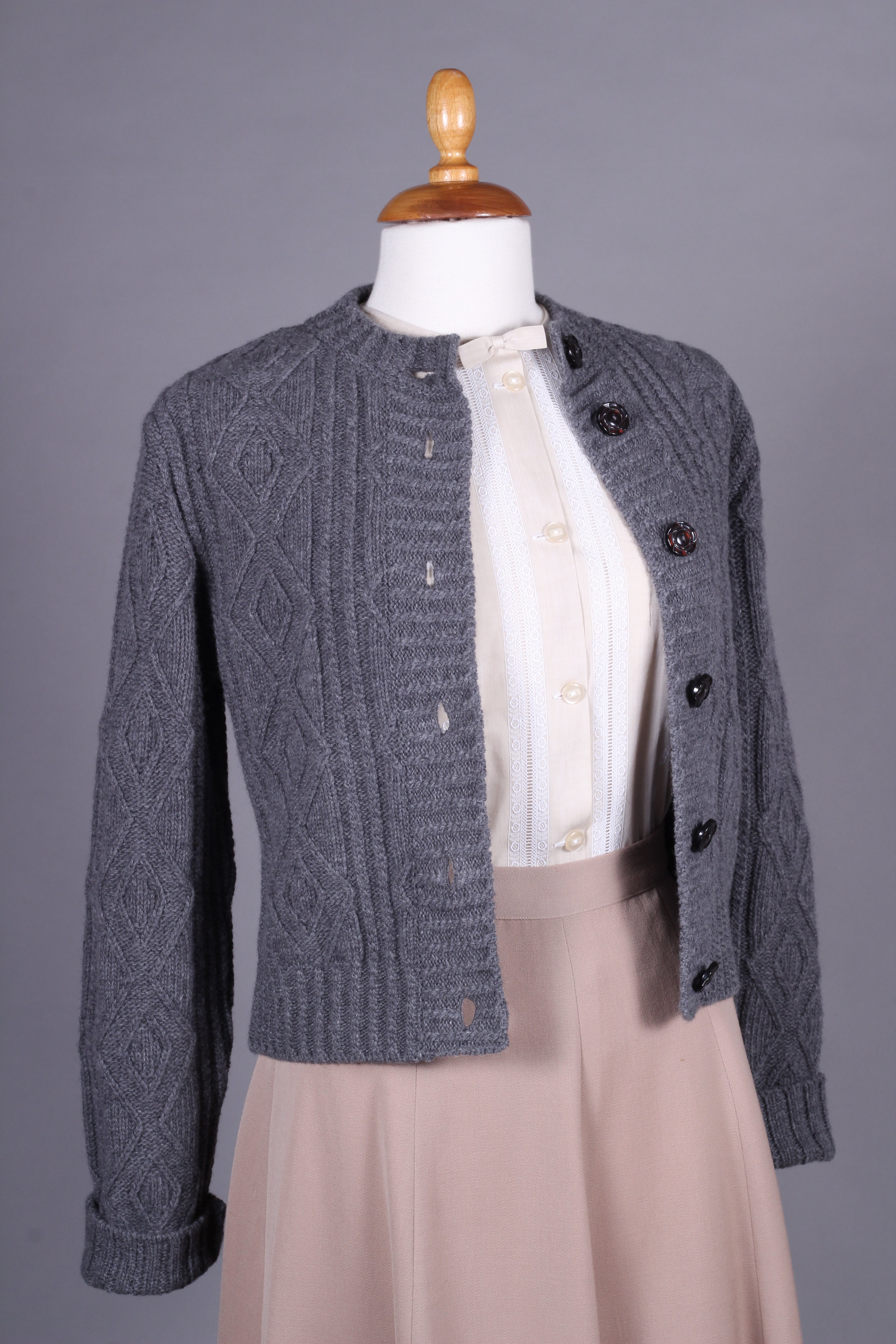 1940’er - tidlig 1960’er - Klassisk vintage style cardigan - Mørkegrå - Ingrid