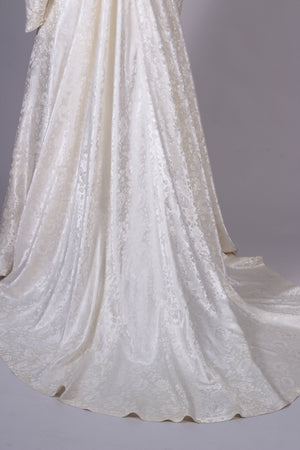 Brudekjole med slæb, M. 1950.