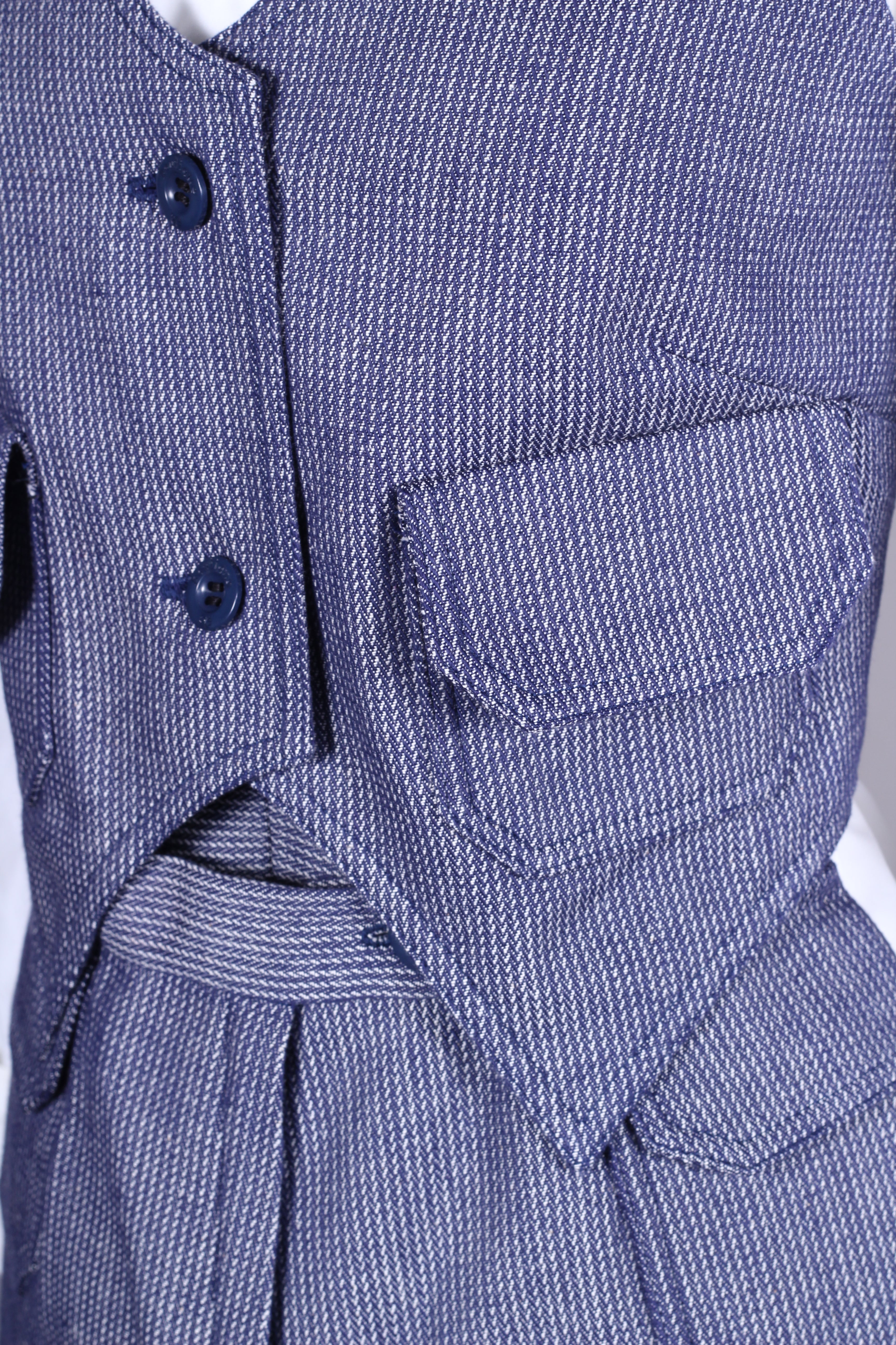 Blå og hvidstribet vest med bukser. Slut. 1960'erne. Xs