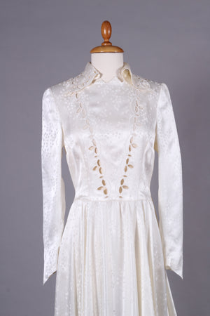 Brudekjole med hulmønster og langt slæb. 1940. S