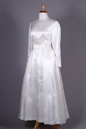 Brudekjole, silkesatin. 1950'erne. S