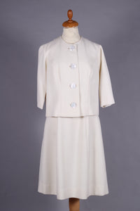 Råhvid brudekjole med jakke. 1960. S