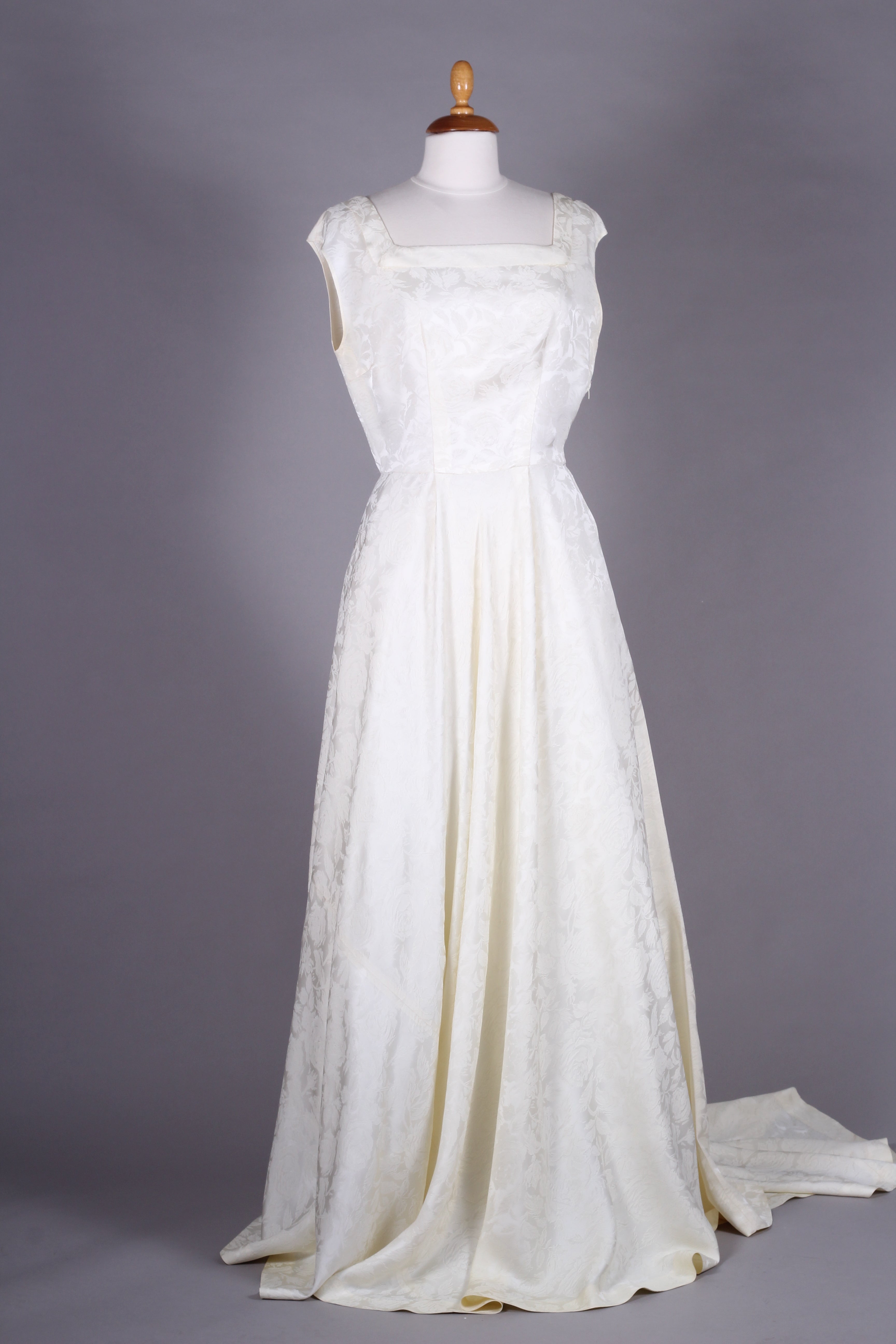 Brudekjole med jakke. 1950. M