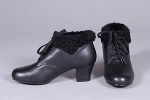 1940er / 1950er style snørestøvle med foer af uld- sort - Karin