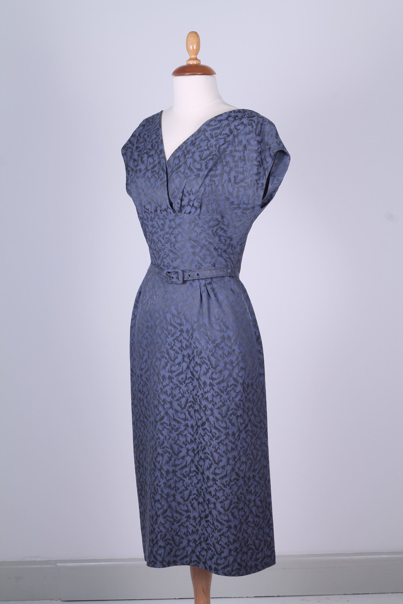 Solgt vintage tøj - Grå kjole med jakke i bomuldsbrokade 1950. S-M - Solgt - Vintage Divine - 2