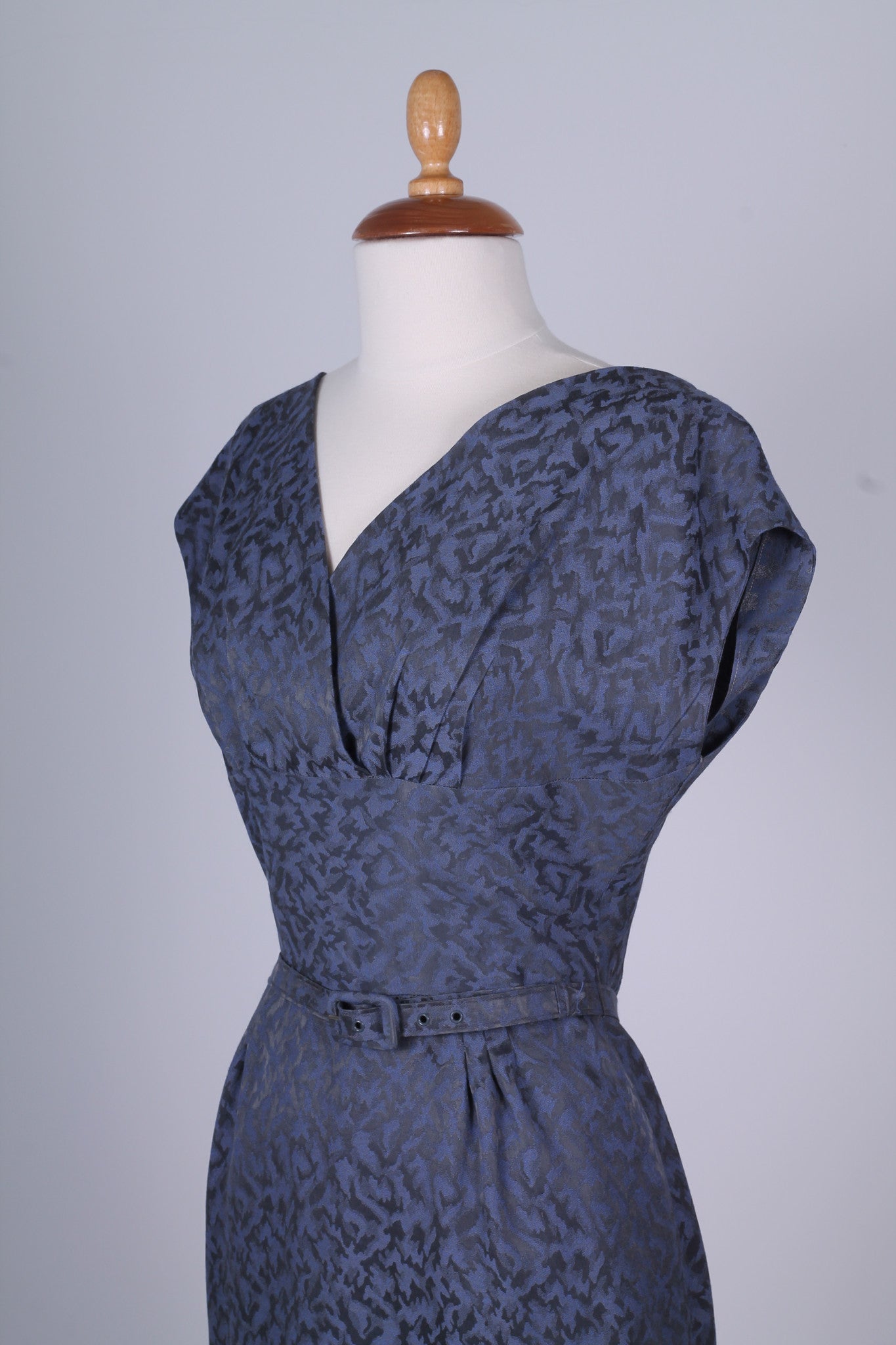 Solgt vintage tøj - Grå kjole med jakke i bomuldsbrokade 1950. S-M - Solgt - Vintage Divine - 6