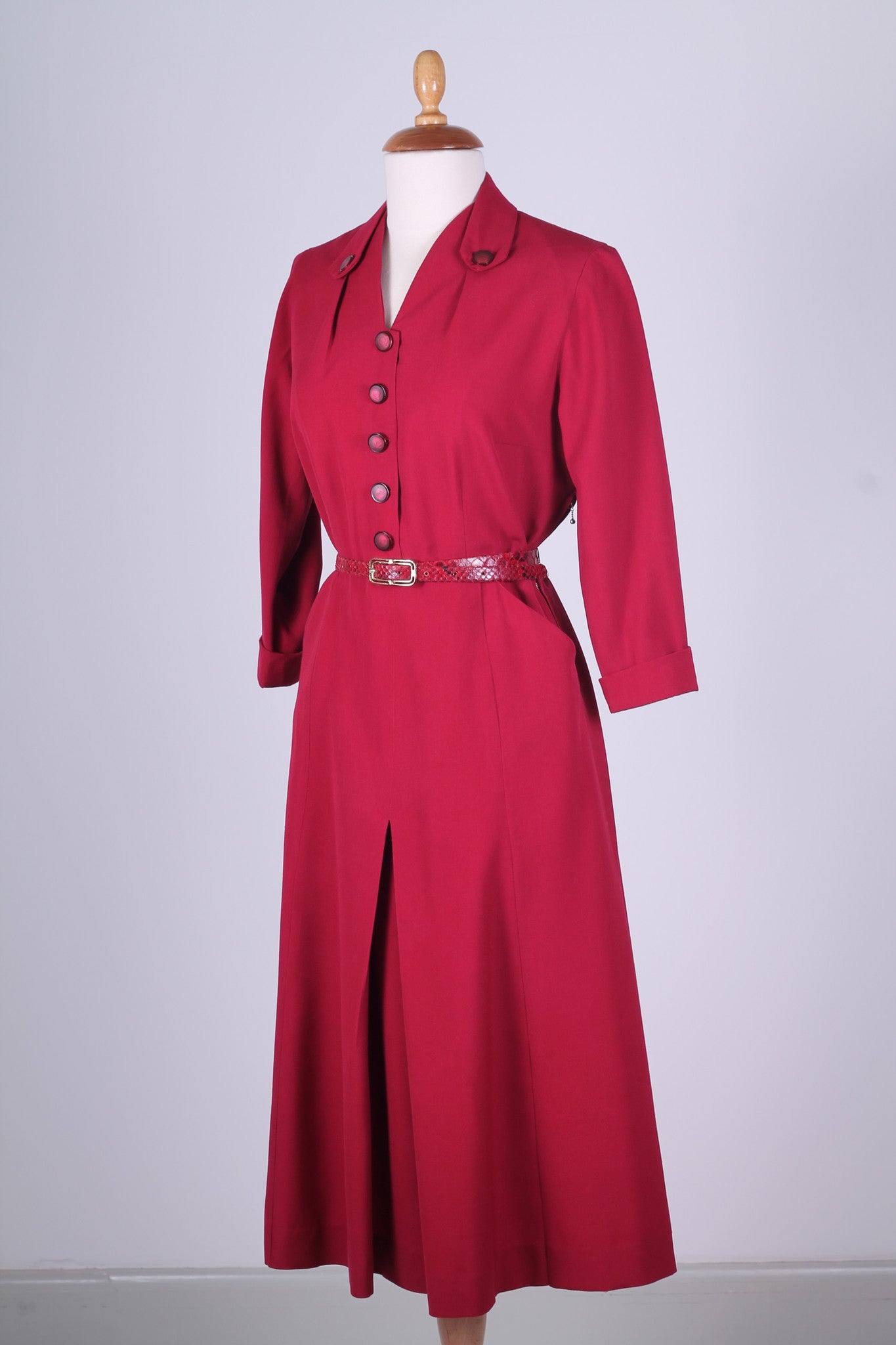 Solgt vintage tøj - Rød hverdagskjole 1940. M - Solgt - Vintage Divine - 2