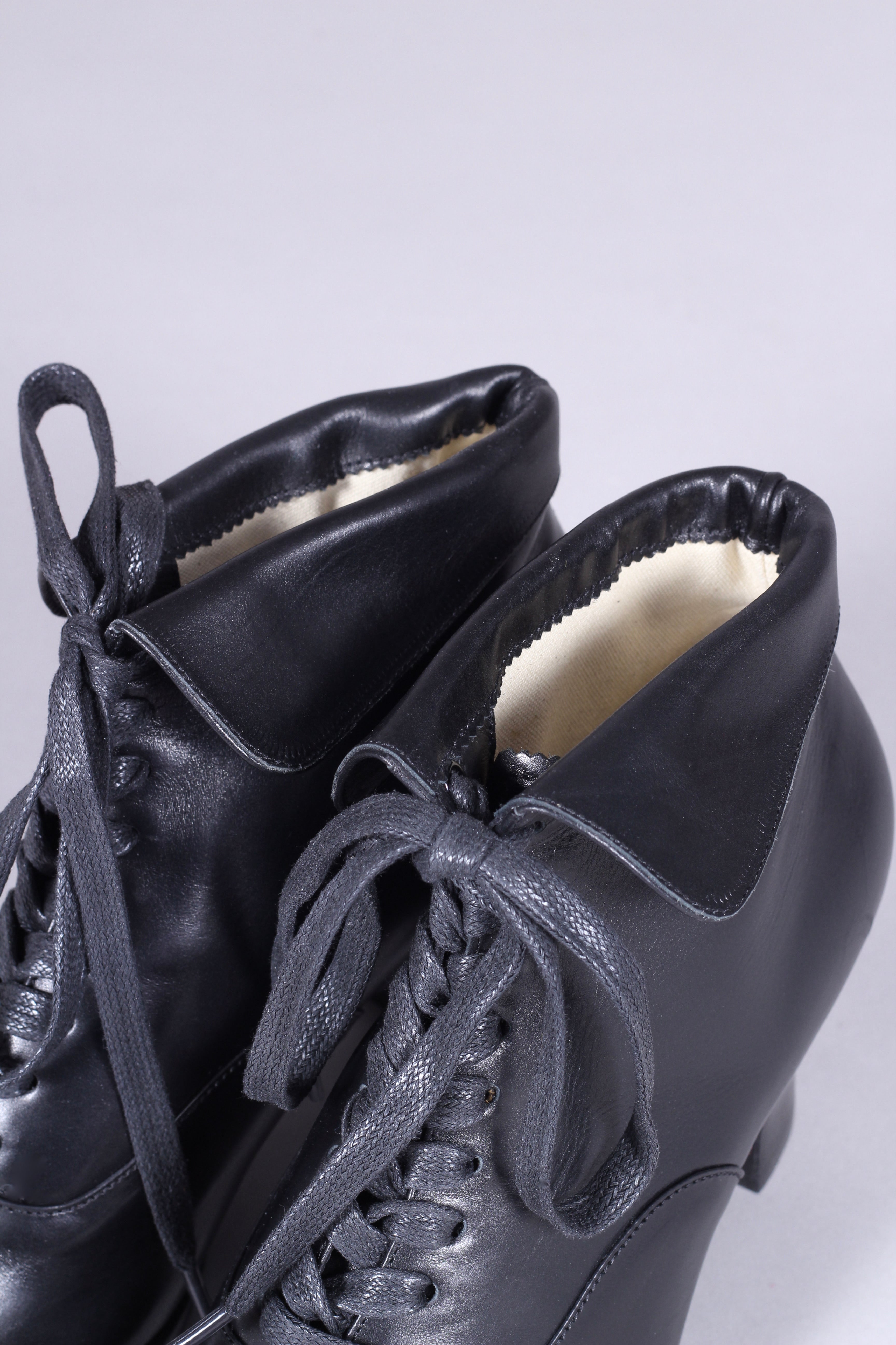 Elegant 1930'er vintage style ankelstøvle  - Sort - Betty