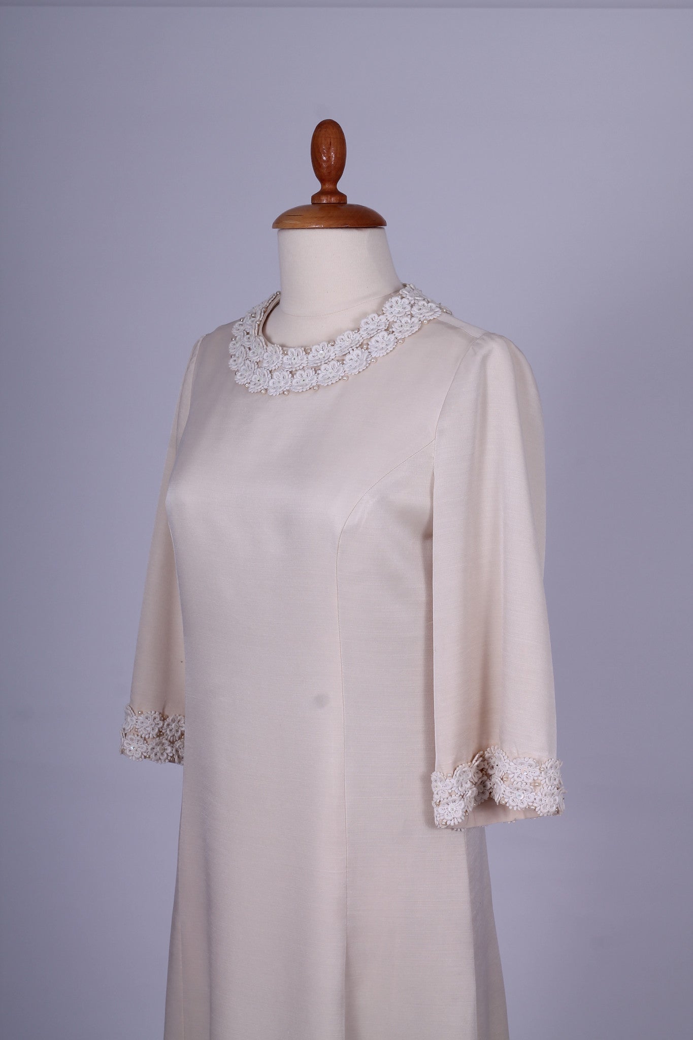 Råhvid vintage brudekjole med perler – Vintage Divine v. memery