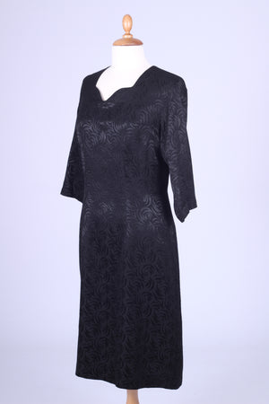 Sort kjole i silkebrokade 1960. XL