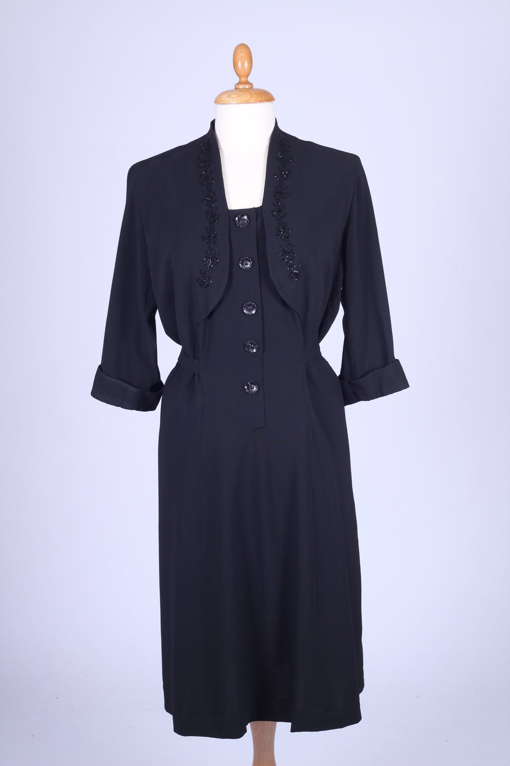 Sort kjole med perlebroderi 1940. L-XL