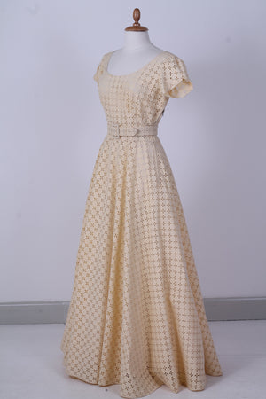 Solgt vintage tøj - Gul aftenkjole med broderie-anglaise 1950. M - Solgt - Vintage Divine - 2
