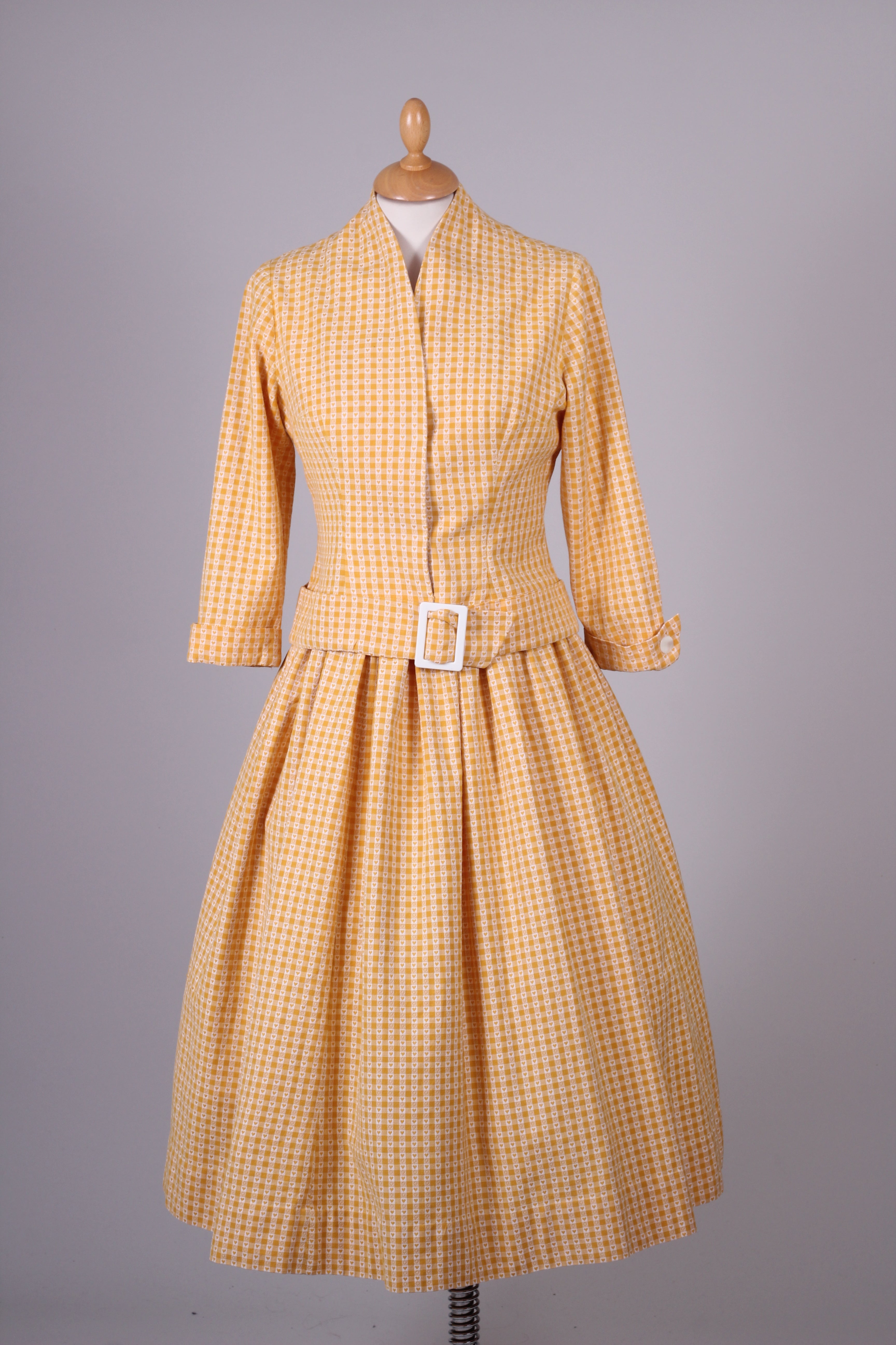 Gul sommerkjole med hjertemønster og jakke 1950. S