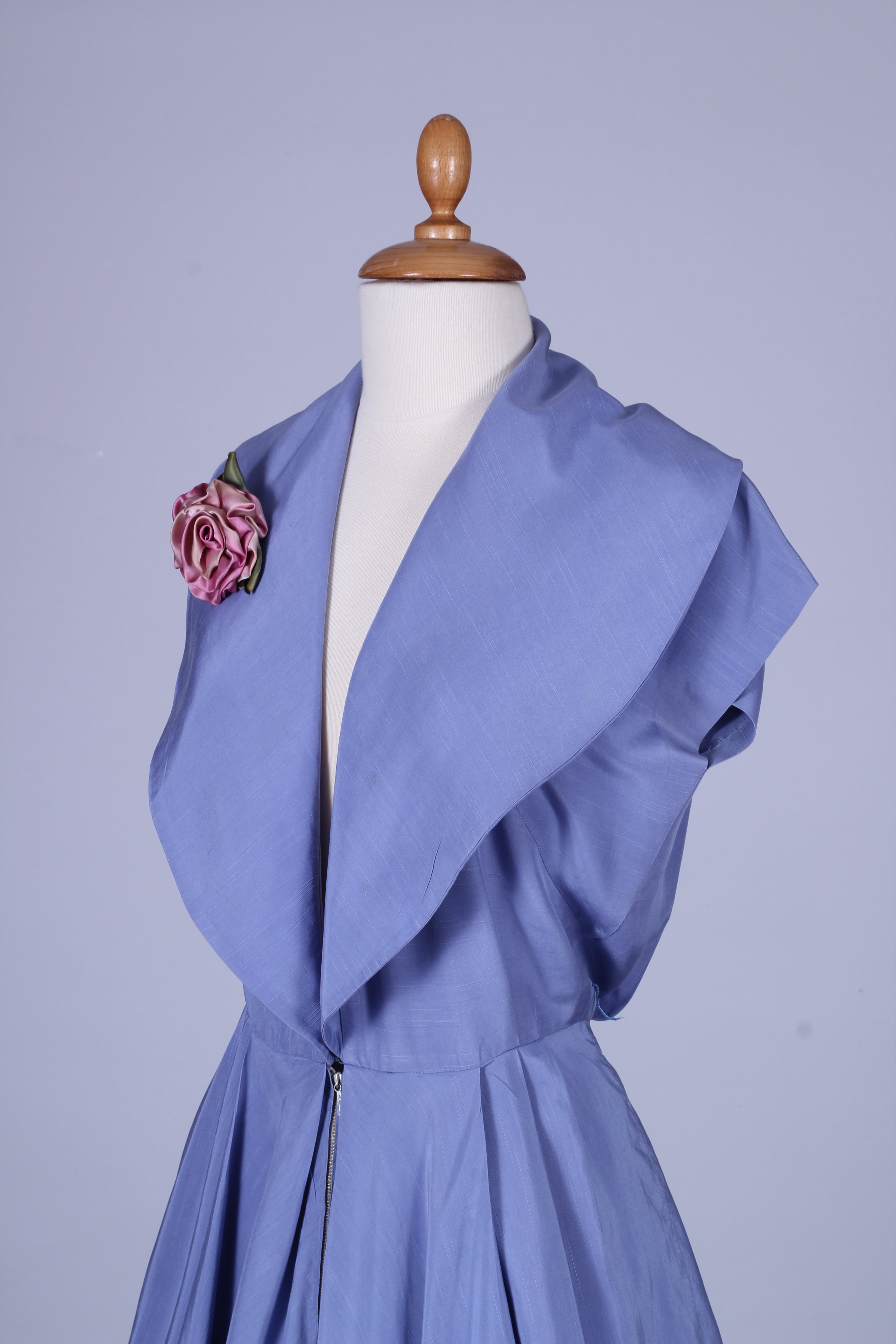 Lavendelblå silkekjole 1950. S