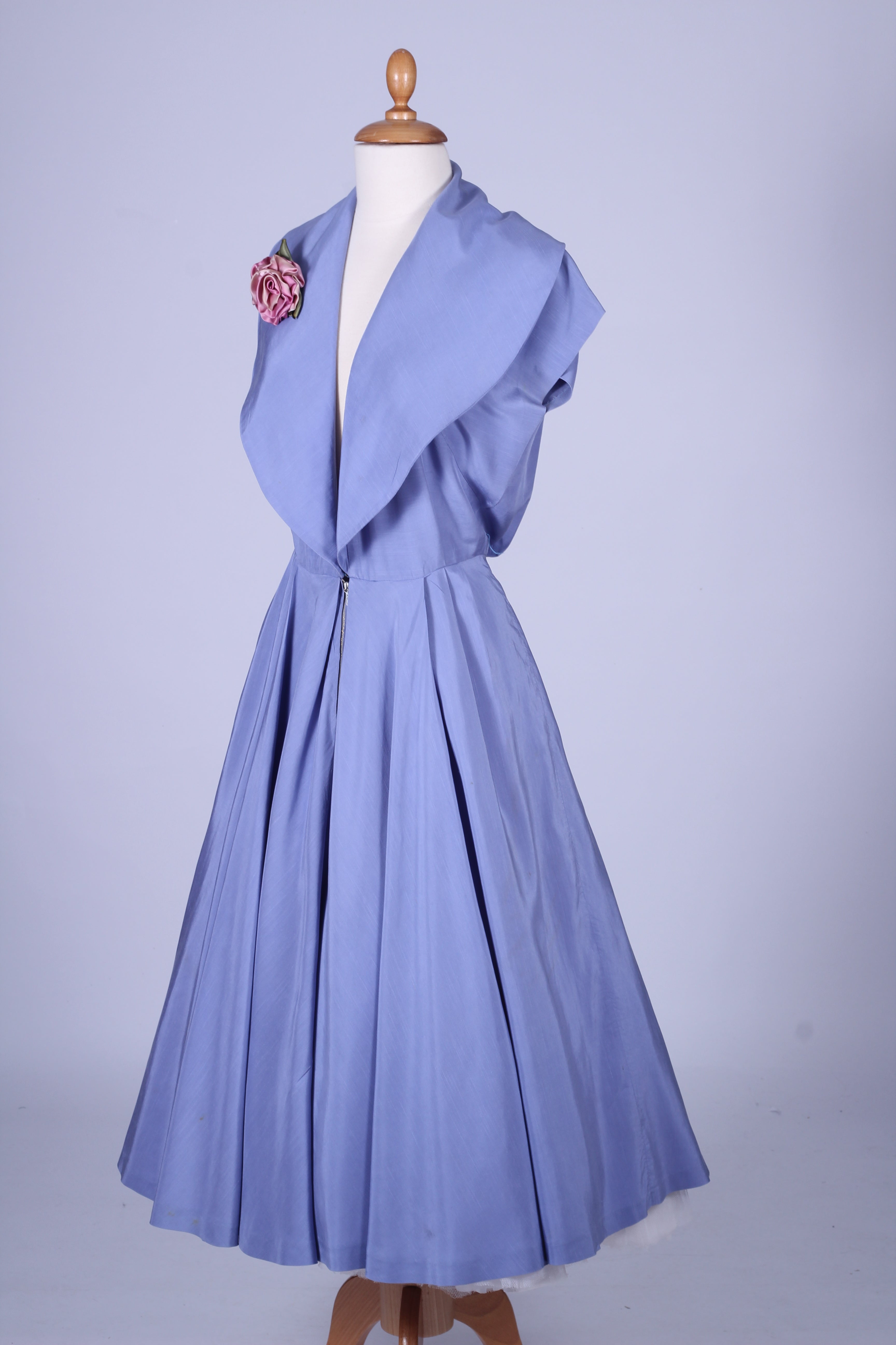 Lavendelblå silkekjole 1950. S